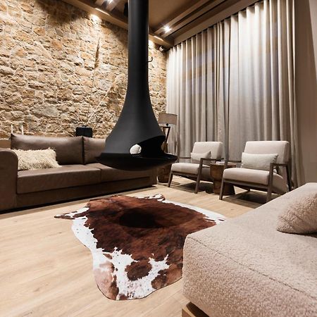Revi Mountain Resort Boutique Hotel كالافريتا المظهر الخارجي الصورة