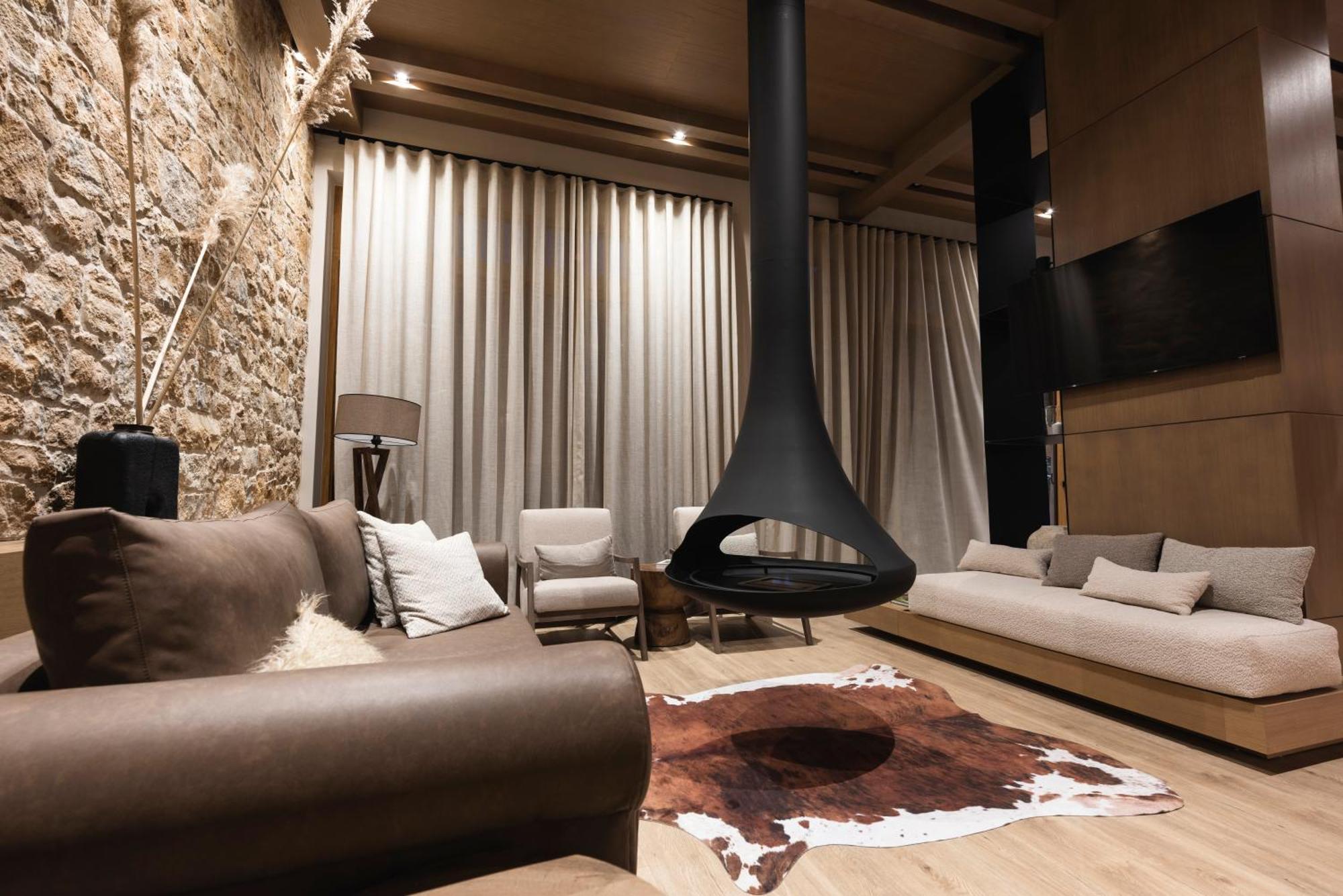 Revi Mountain Resort Boutique Hotel كالافريتا المظهر الخارجي الصورة