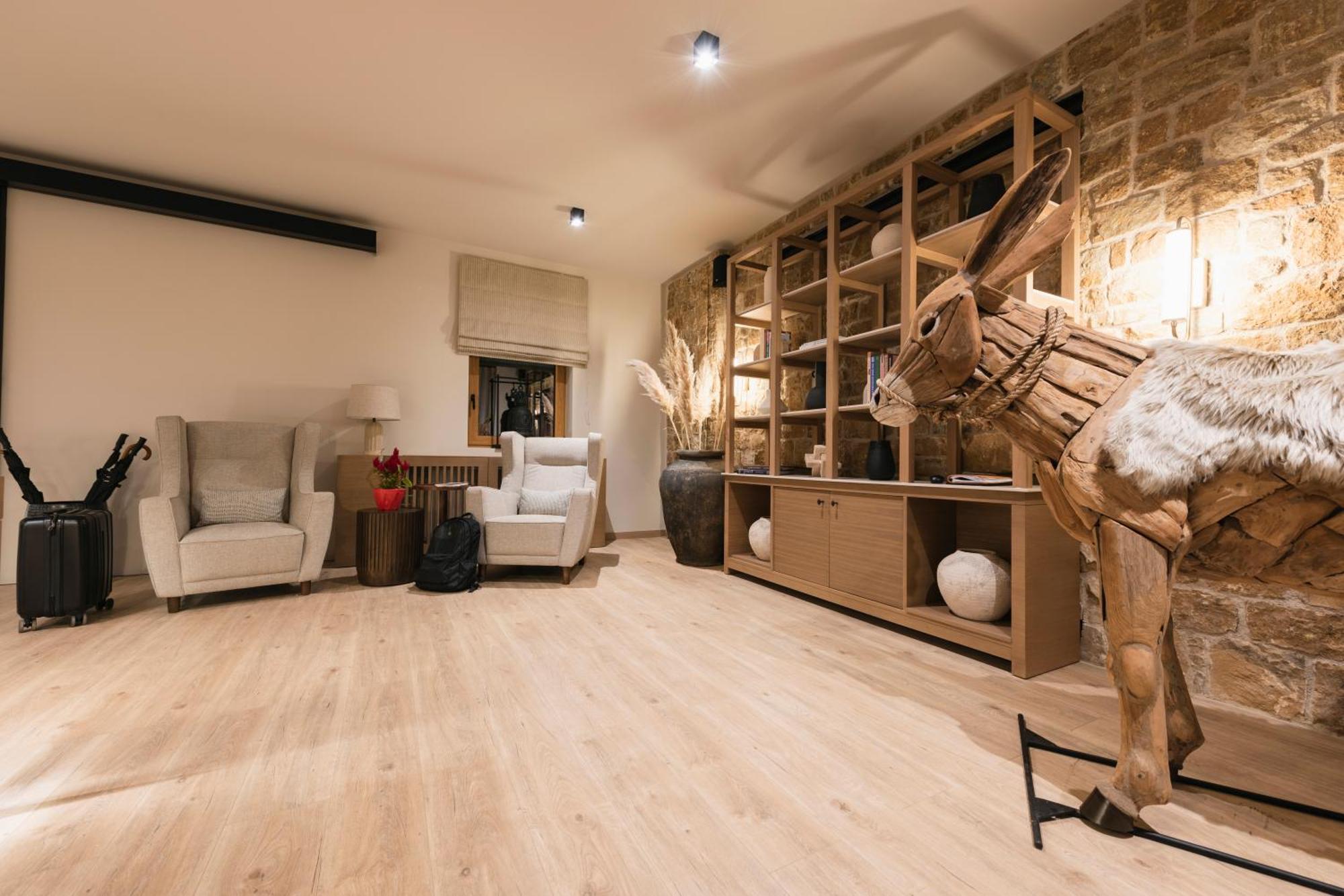 Revi Mountain Resort Boutique Hotel كالافريتا المظهر الخارجي الصورة