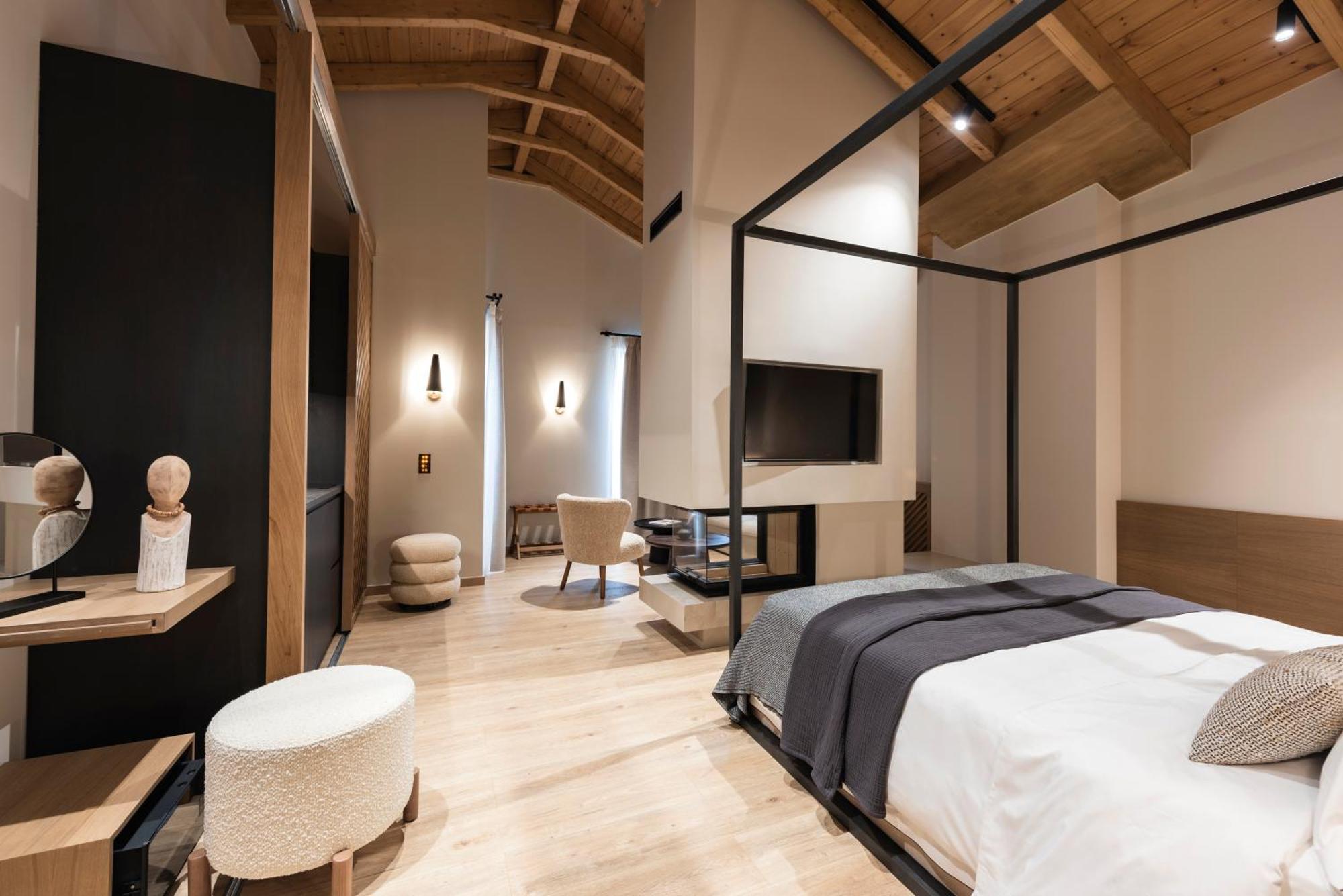 Revi Mountain Resort Boutique Hotel كالافريتا الغرفة الصورة
