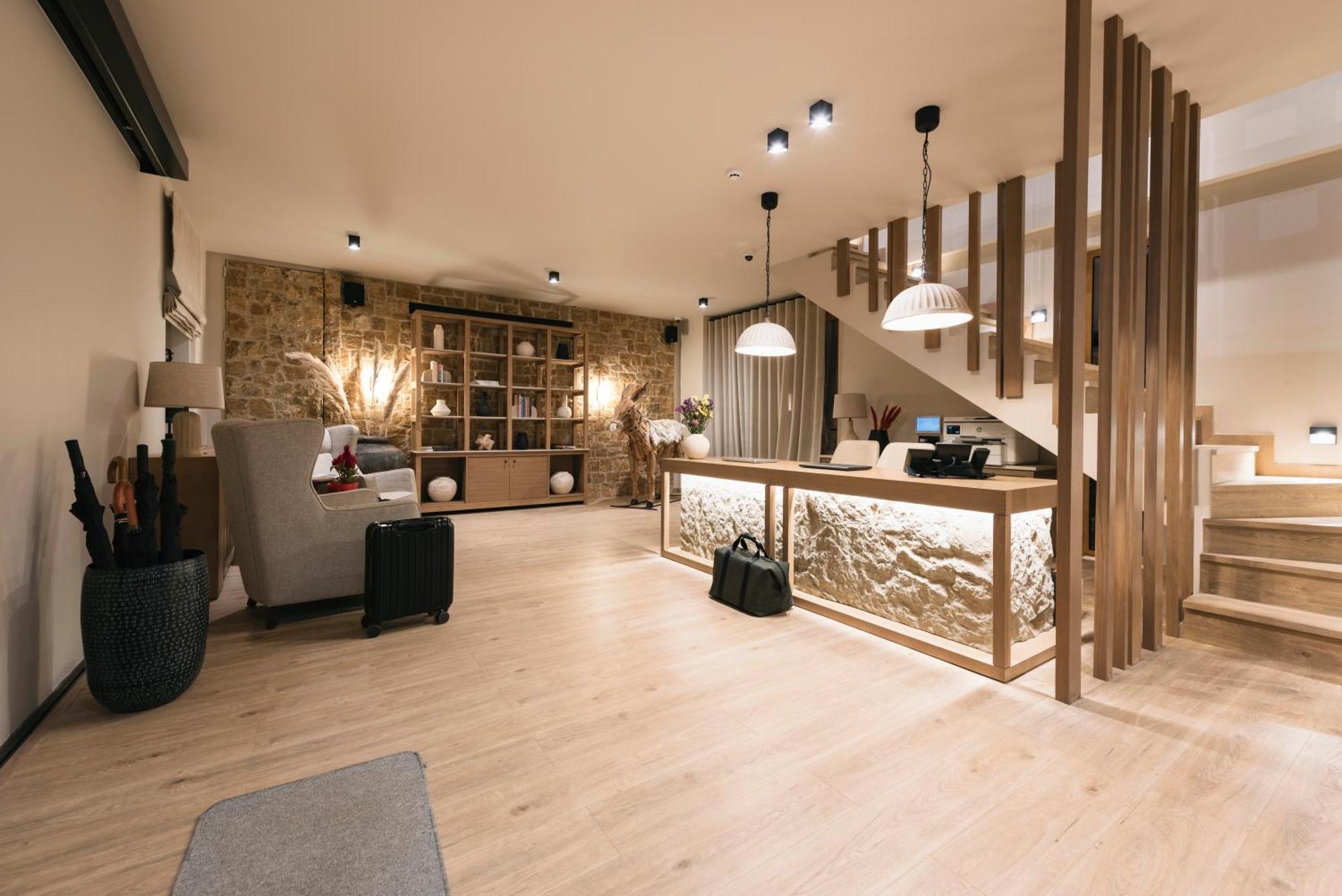 Revi Mountain Resort Boutique Hotel كالافريتا المظهر الخارجي الصورة