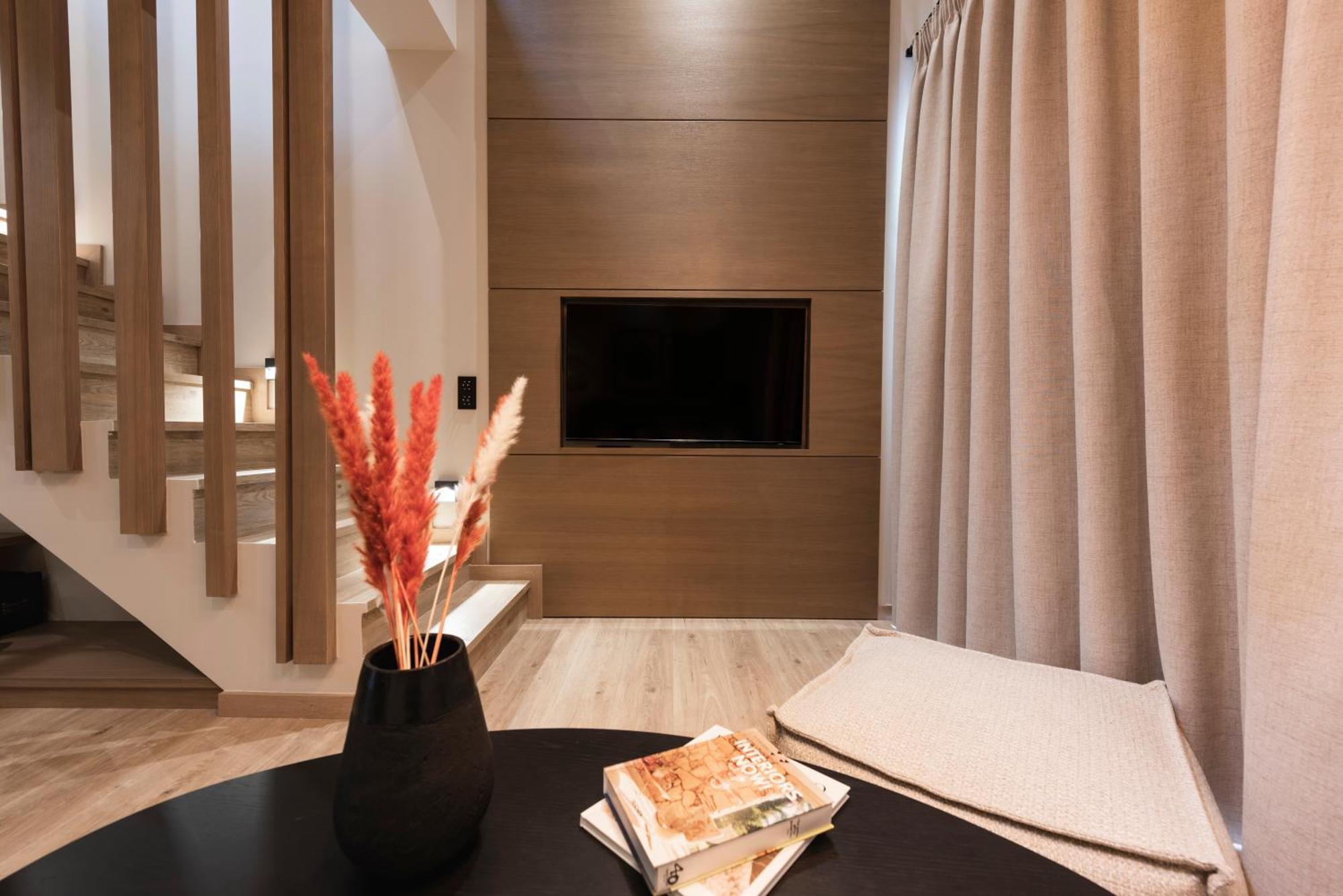 Revi Mountain Resort Boutique Hotel كالافريتا المظهر الخارجي الصورة
